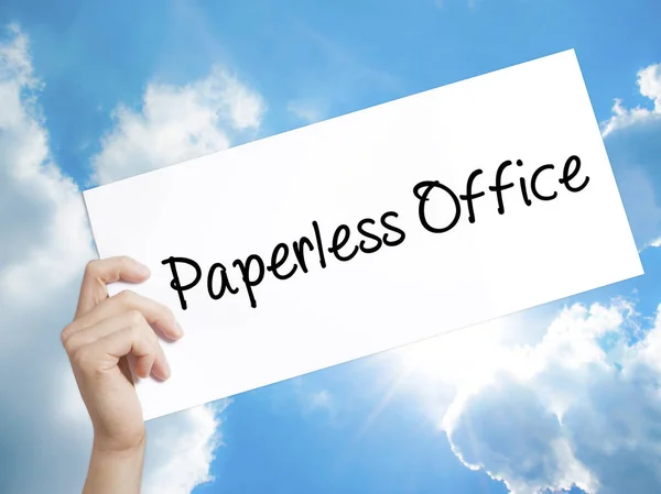 Paperless Office Sign on white paper. Homme main tenant papier wi — Photo