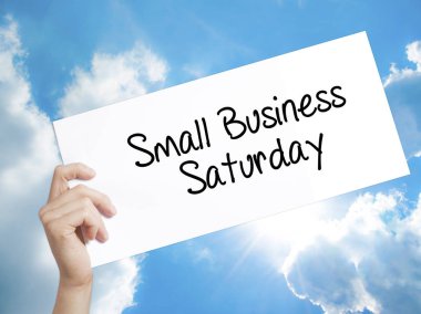 Küçük iş Cumartesi tabelada beyaz kağıt. Adam el Holding Pa