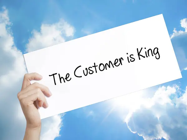 Klient jest królem znak na białym papierze. Człowiek ręka gospodarstwa papieru — Zdjęcie stockowe