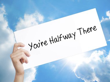 Sen yarım orada beyaz kağıda işaretimsin. Adam el Holding Kağıt