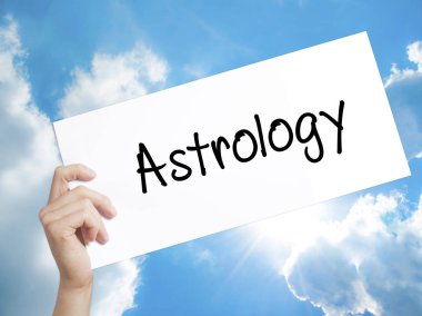 Beyaz kağıt Astroloji işareti. Holding adam el kağıt metinle.
