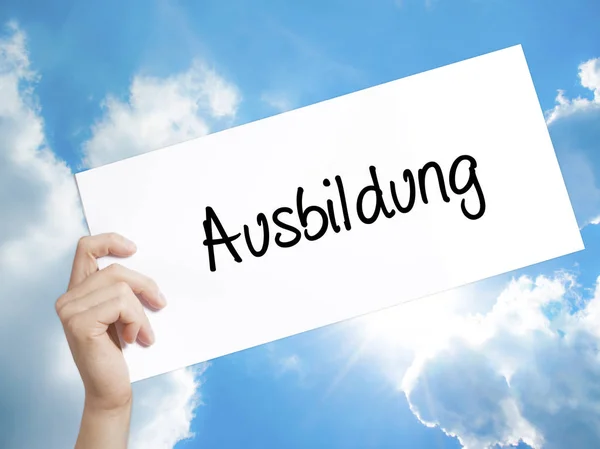 Ein Schild auf weißem Papier weist auf die Ausbildung hin. männliche Hand h — Stockfoto