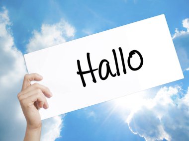 Toplantı Salonu (Merhaba Almanca) tabelada beyaz kağıt. Adam el Holding P