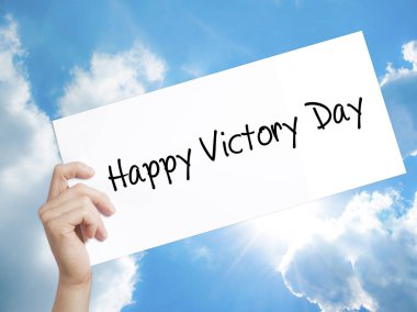 Mutlu zafer gün tabelada beyaz kağıt. Adam el Holding Kağıt wi