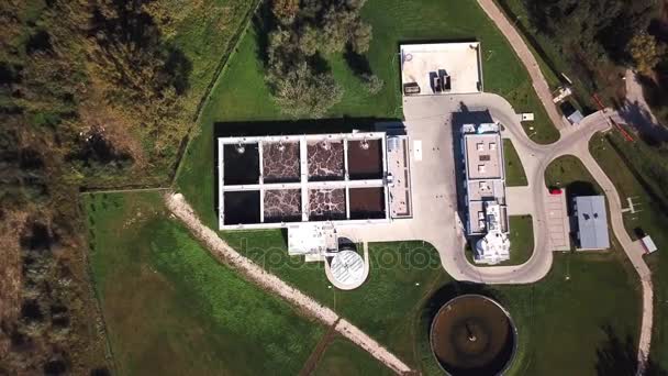 空中俯视图污水处理厂或污水处理厂污水处理工艺, 去除废水中的污染物4k — 图库视频影像