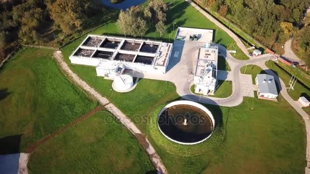 Station de traitement des eaux usées. Vue aérienne d'une station d'épuration des eaux usées 