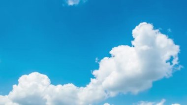 Zaman atlamalı bulutlu sabah gökyüzü, doğa arka plan.