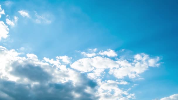 Timelaps of the blue sky on which the clouds move. In high resolution and high quality. Time laps does not have birds and foreign objects. — Stock Video