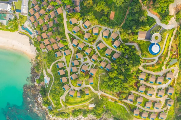 Luftutsikt över tropiska semesterorter territorium och strand, beautifu — Stockfoto