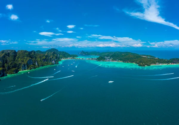 Panorama of tropical islands Phi Phi Don and Phi Phi Leh in sea. — Stock Photo, Image