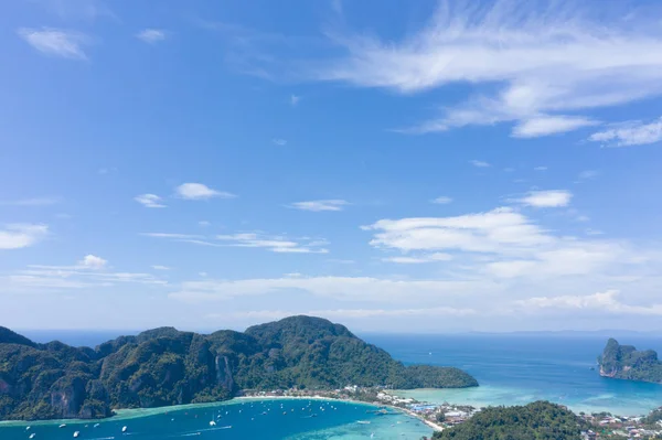 Όμορφη πανοραμική θέα πάνω από Tonsai και Dalum Beach. Πράσινο jung — Φωτογραφία Αρχείου