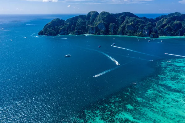 Beautiful panoramic view over Tonsai and Dalum Beach. Green jung — Stock Photo, Image