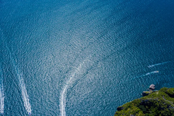 Foto aérea de dron del icónico agua turquesa tropical Pileh Lago — Foto de Stock