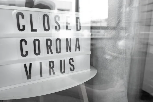 새로운 코로나 바이러스 Covid 영향으로 사무실이나 상점은 사업을 — 스톡 사진