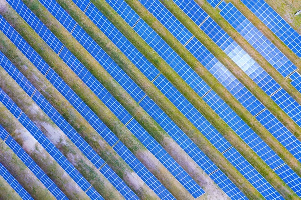 Sonnenkollektoren Mit Dem Sonnigen Himmel Blaue Solarzellen Hintergrund Der Photovoltaik — Stockfoto