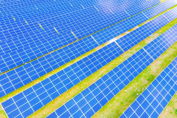 Ηλιακός Πίνακας Φωτοβολταϊκά Εναλλακτική Πηγή Ηλεκτρικής Ενέργειας Έννοια Των Βιώσιμων — Φωτογραφία Αρχείου
