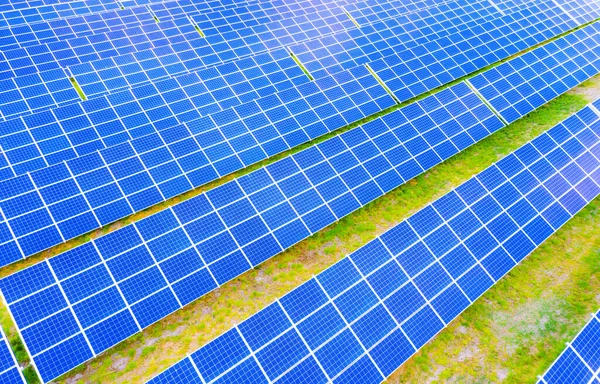 Power Solarmodul Auf Blauem Himmel Hintergrund Alternative Saubere Grüne Energie — Stockfoto