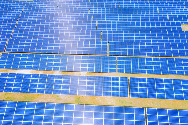 Sonnenkollektoren Mit Dem Sonnigen Himmel Blaue Solarzellen Hintergrund Der Photovoltaik — Stockfoto