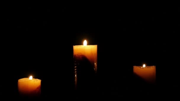 Halloween. Bougies sur le fond noir 