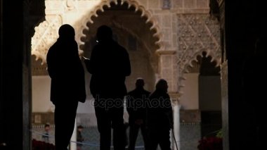 İki adam iş hakkında konuşmak