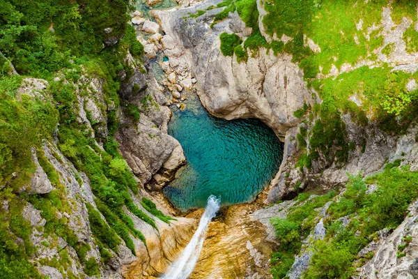 Neuschwanstein küçük şelale