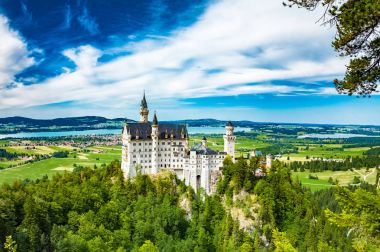 Neuschwanstein Şatosu. En famos ve dünyanın güzel kale