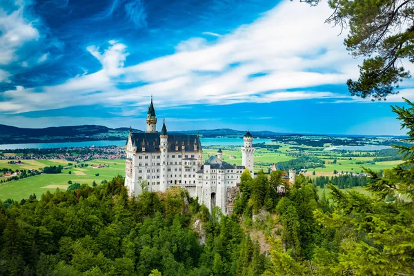 Kasteel Neuschwanstein. Een van de meest famos en prachtige kasteel in de wereld — Stockfoto