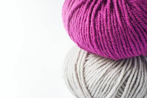 Primer plano de bolas de hilo de punto de colores - madeja de hilo de lana — Foto de Stock