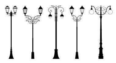 Dekoratif sokak feneri siluetleri vektör seti geçmişe dönük, siyah renkli, izole, beyaz arka planda. 