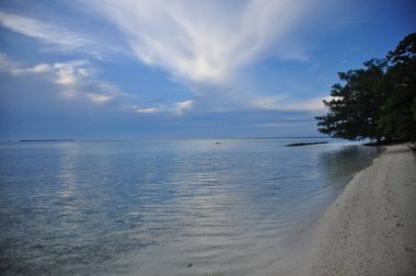 Endonezya güzel bir plaj tropikal ada. Karimunjawa.