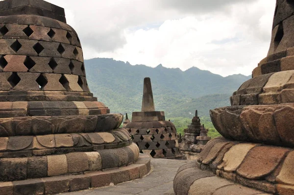 Borobudur, Unesco miras listesinde yazılı Yogyakarta bir Budist tapınağı