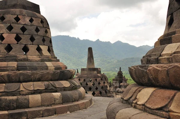 Borobudur, a Buddhist temple in Yogyakarta inscribed on the UNESCO heritage list — Stock Photo, Image