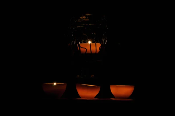 Lâmpada Vela Brilhar Escuridão Chama Desafio Composição Artística Iluminação — Fotografia de Stock
