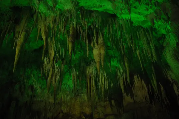 Prometheus Cave Georgien Stalaktiter Och Stalagmiter Markerade Färger — Stockfoto