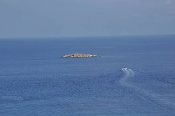 Mar Mediterrâneo Parque Nacional Akamas Vista Das Rochas Ilha Barco — Fotografia de Stock