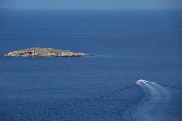 Mar Mediterrâneo Parque Nacional Akamas Vista Das Rochas Ilha Barco — Fotografia de Stock