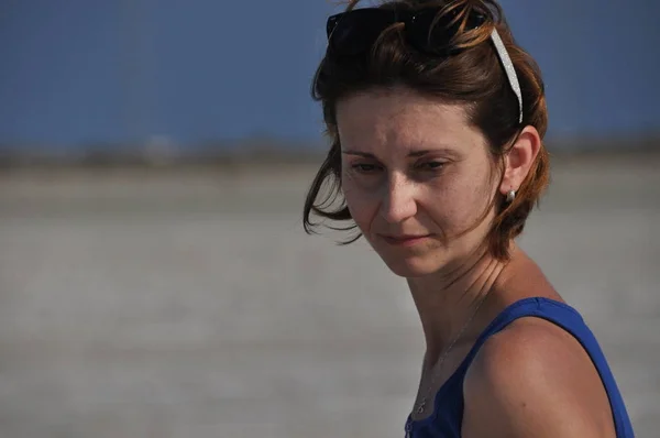 Kurutulmuş göl Akrotiri Kıbrıs kadar güzel kadın.