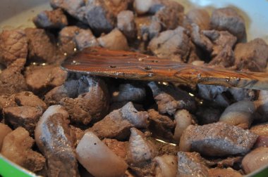 Afelia. Aromatik baharatlar Marine ve komposto domuz Kıbrıs ulusal çanak.