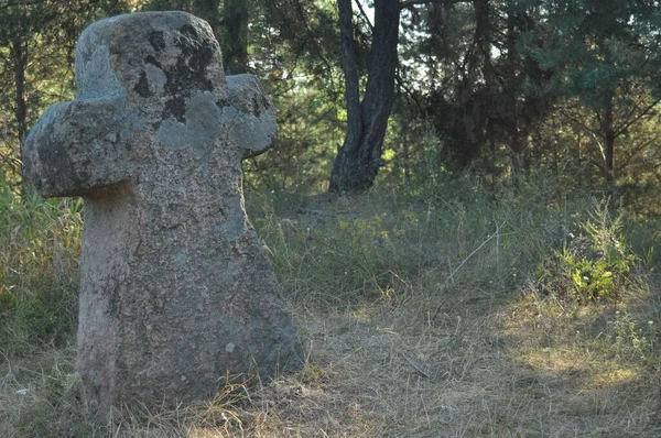 Marmurowy Posąg Kobiety Zaczarowanej Kamieniem Legenda Czarach Krzyż — Zdjęcie stockowe