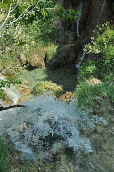 Высокий Водопад Вода Текущая Скал Озеро Национальный Парк Плитвицкие Озера — стоковое фото