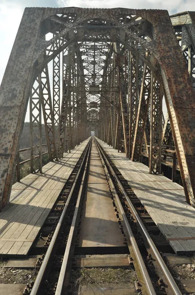 Ponte Ferroviária Torá Construção Aço Atravessando Rio Fotografia De Stock