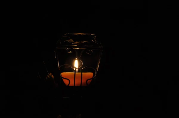 Lampe Kerze Die Dunkeln Leuchtet Challis Flamme Künstlerische Komposition Beleuchtung — Stockfoto