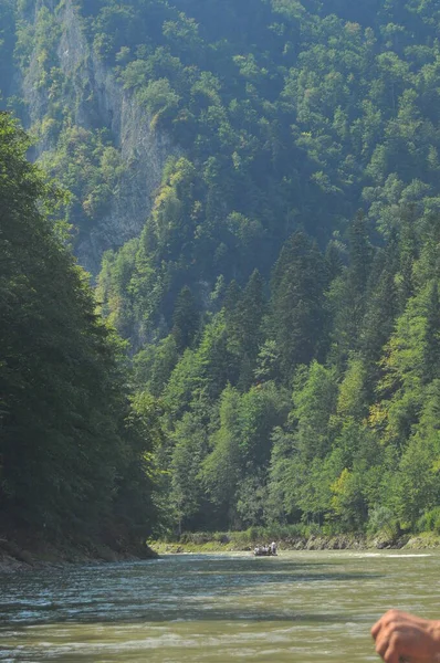 Rafting Dunajec Rivier Het Pieniny National Park Houten Vouwshuttles Vastgebonden — Stockfoto