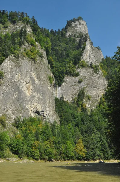 Rafting Dunajec Rivier Het Pieniny National Park Houten Vouwshuttles Vastgebonden — Stockfoto