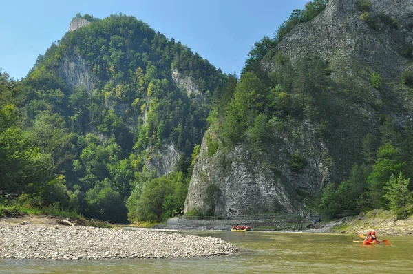 Rafting Rio Dunajec Pieniny National Park Vaivéns Dobráveis Madeira Amarrados — Fotografia de Stock