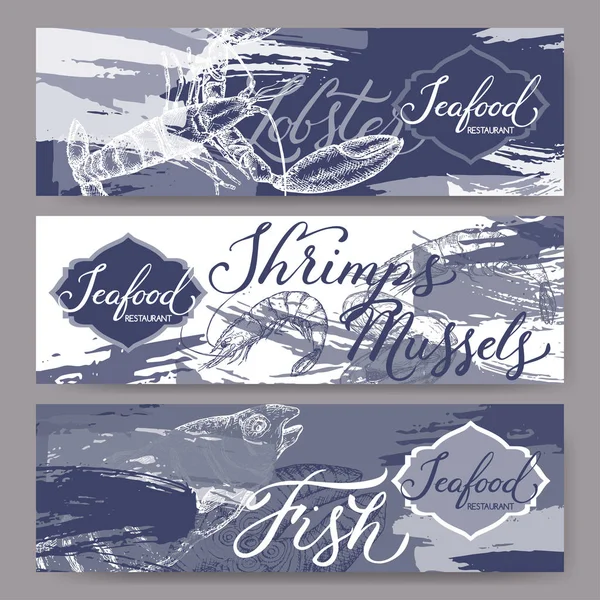 Balık, karides, ıstakoz, istiridye vintage çizimler ve fırça hat ile üç afiş.