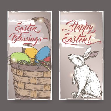 2 renkli Paskalya tebrik kartları bunny ve hasır sepet yumurta ile. Elle çizilmiş kroki ve fırça hat dayalı.