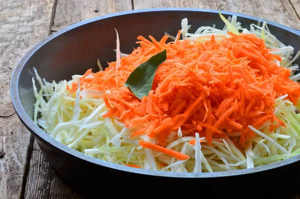 Chopped cabbage and carrot — Stock Photo, Image