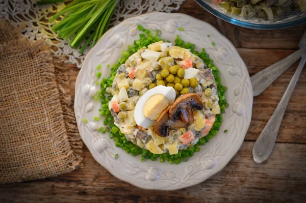Salade Olivier Mayonnaise Image En Vente
