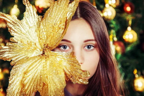 Portret van een mooi meisje. — Stockfoto